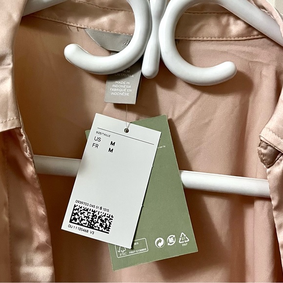 H&M V-Neck Blouse NWT M Light Pink - Picture 11 of 11